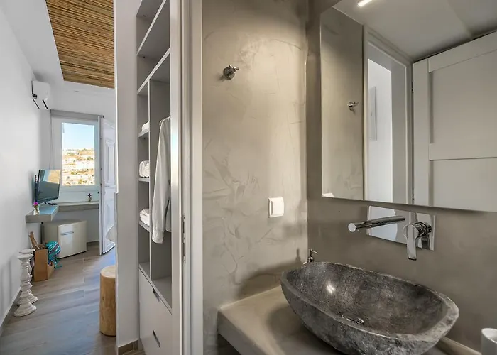 Akrotiraki Mykonos Town