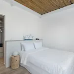 Отель Akrotiraki 2*