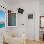 Akrotiraki 2*
