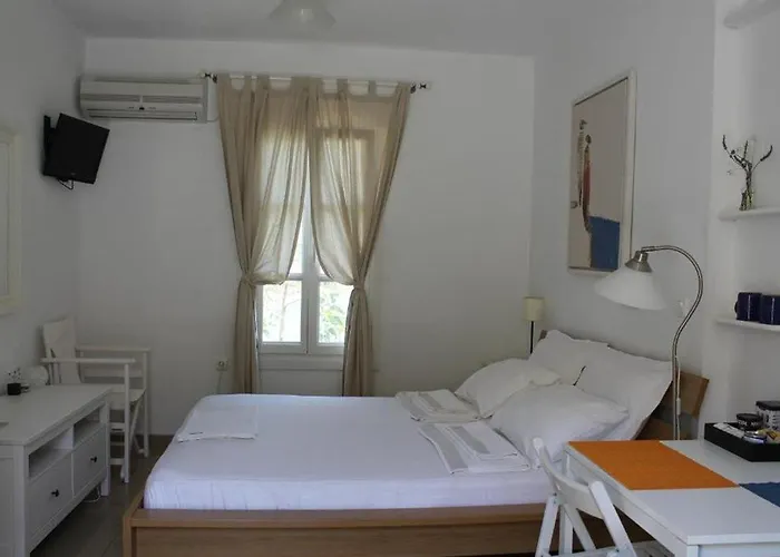 Akrotiraki Mykonos Town